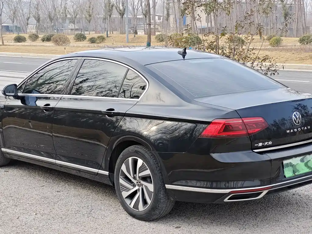 VOLKSWAGEN MAGOTAN GTE PLUG IN HYBRID