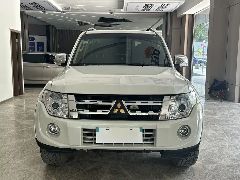 Mitsubishi Pajero (Import) — миниатюра 2