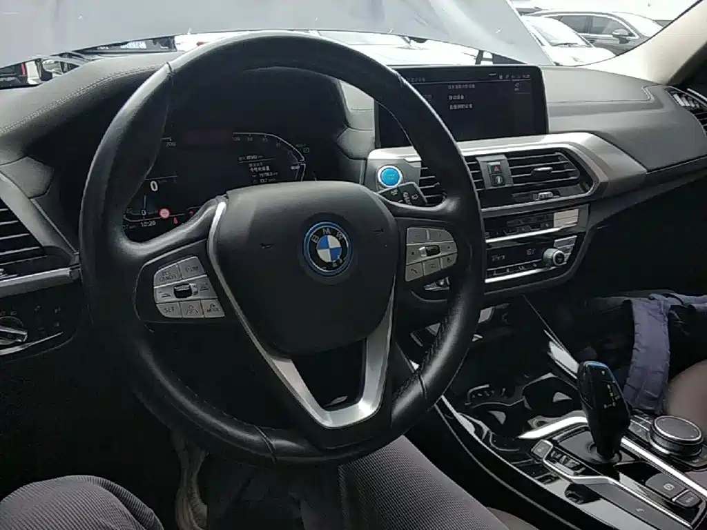BMW iX3 — миниатюра 10