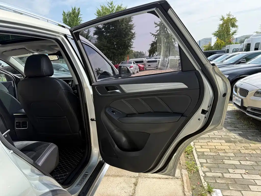 Roewe RX5 New Energy — миниатюра 17