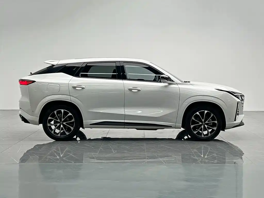 Changan UNI-Z New Energy — миниатюра 7