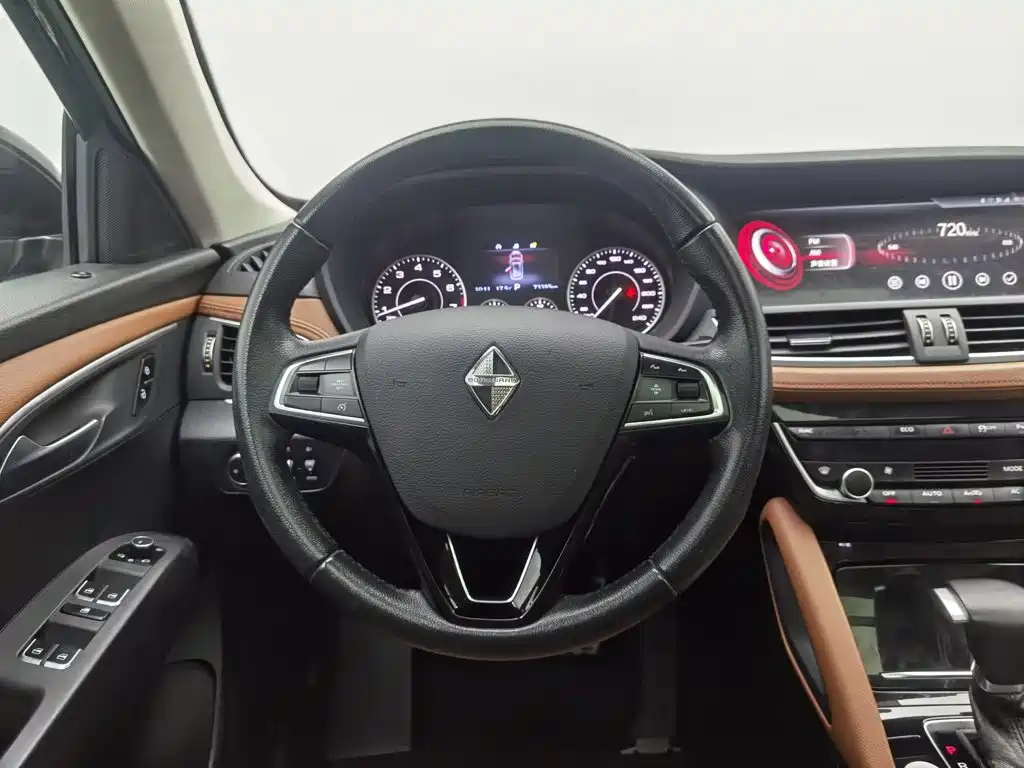 Borgward BX7 — миниатюра 11