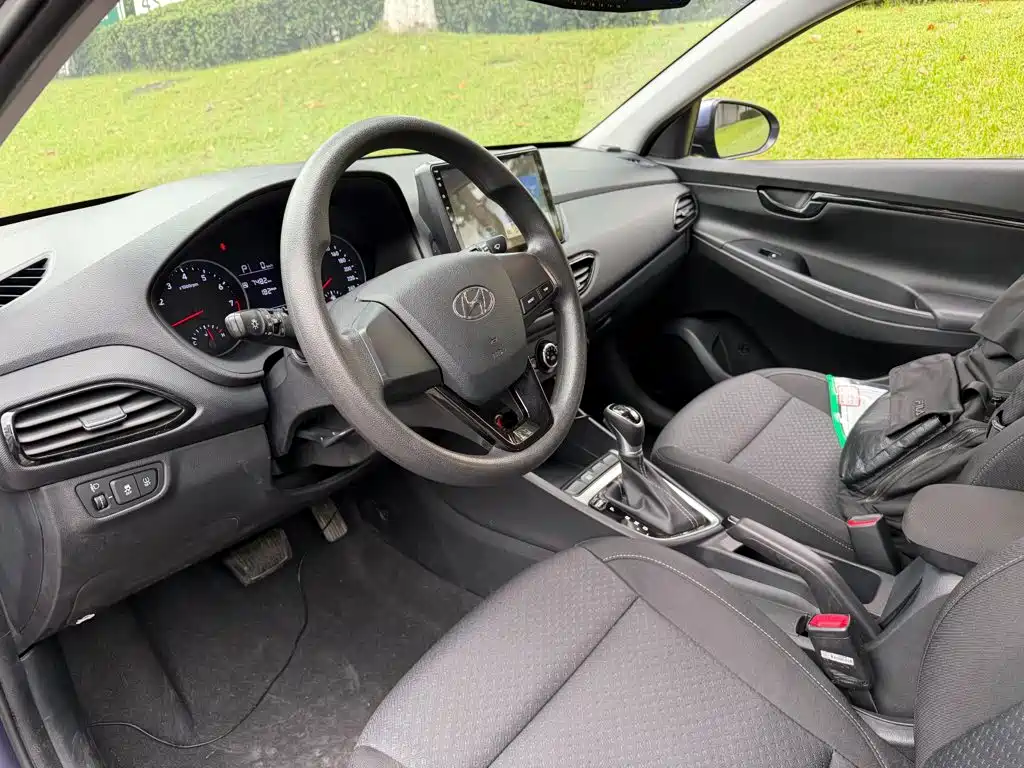Hyundai Elantra — миниатюра 7