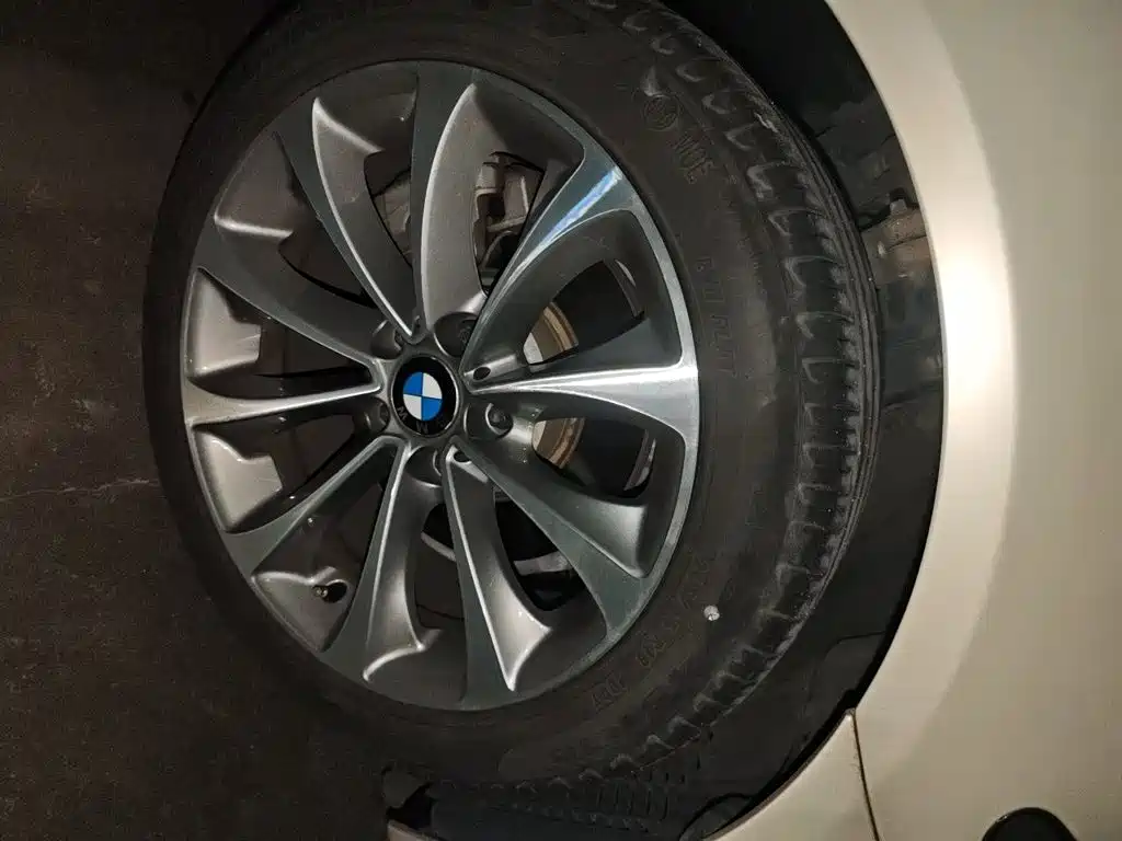 BMW 5 Series — миниатюра 8