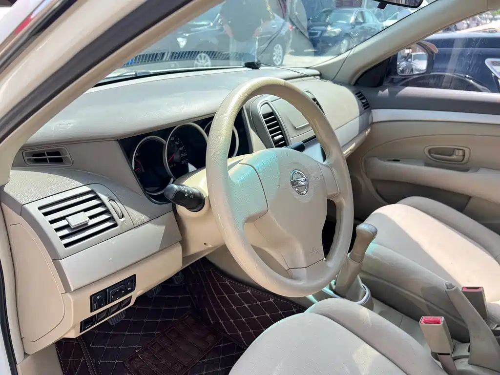 Nissan Sylphy 2012 1.6XE MT Comfort