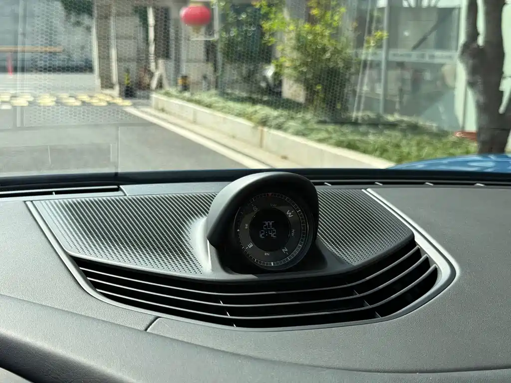 Porsche Taycan — миниатюра 17