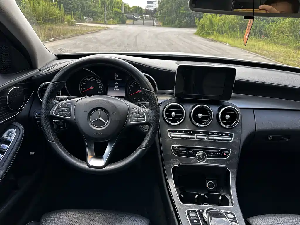Mercedes-Benz C-Class — миниатюра 11