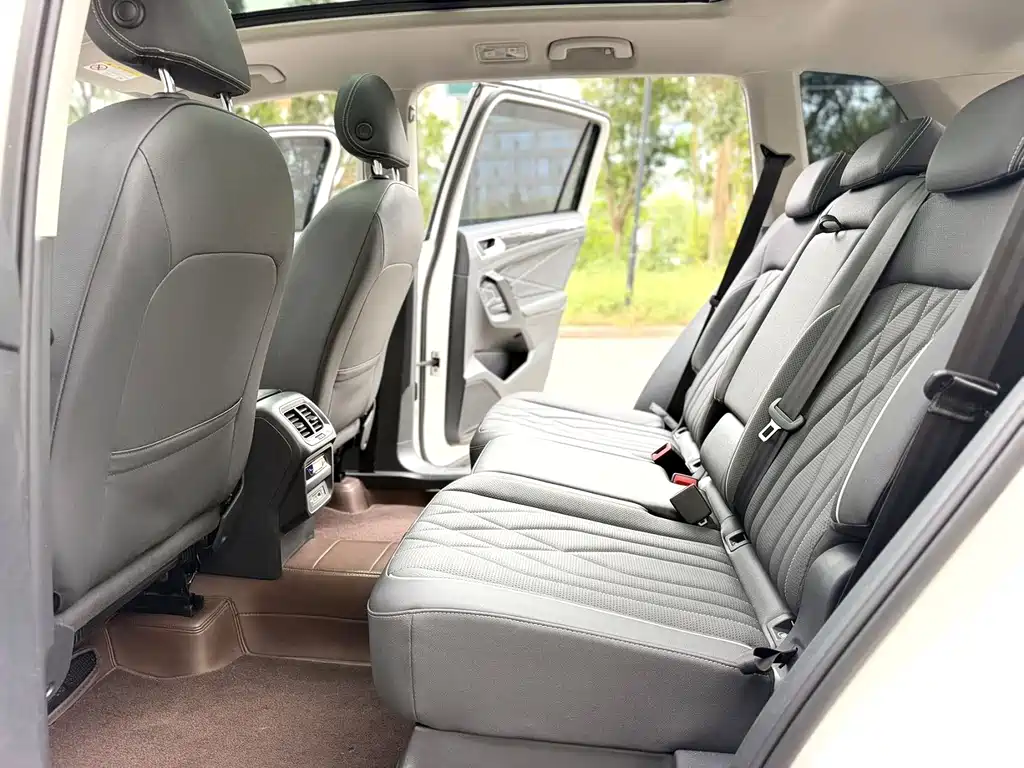 Volkswagen Tiguan L — миниатюра 12