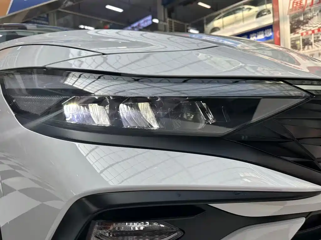 Hyundai Elantra — миниатюра 4