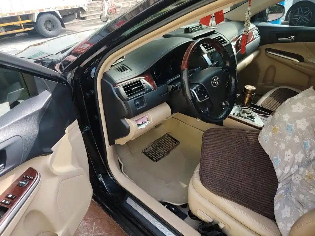 Toyota Camry — миниатюра 12