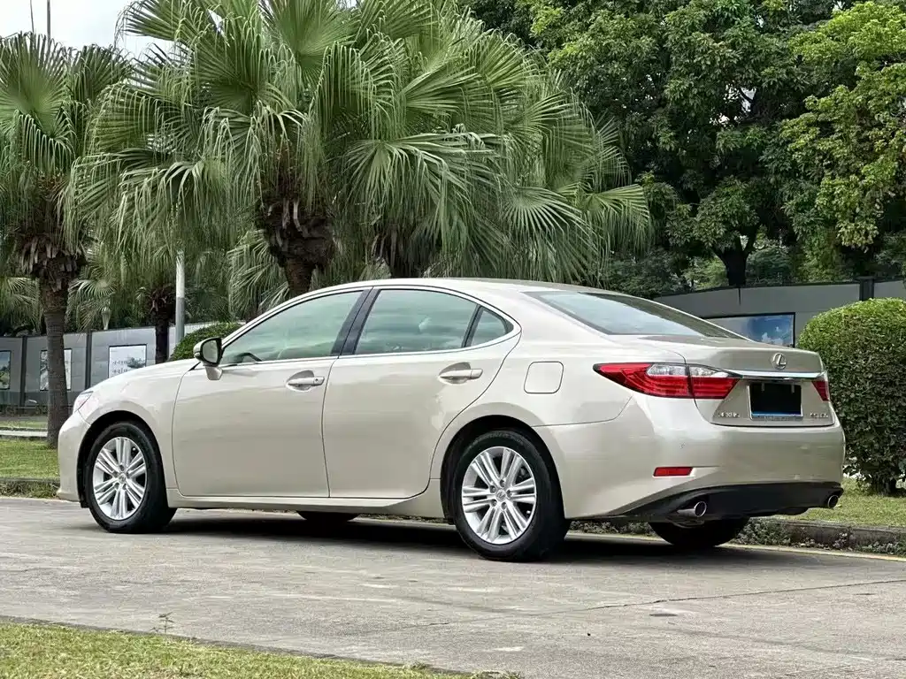 Lexus ES — миниатюра 7