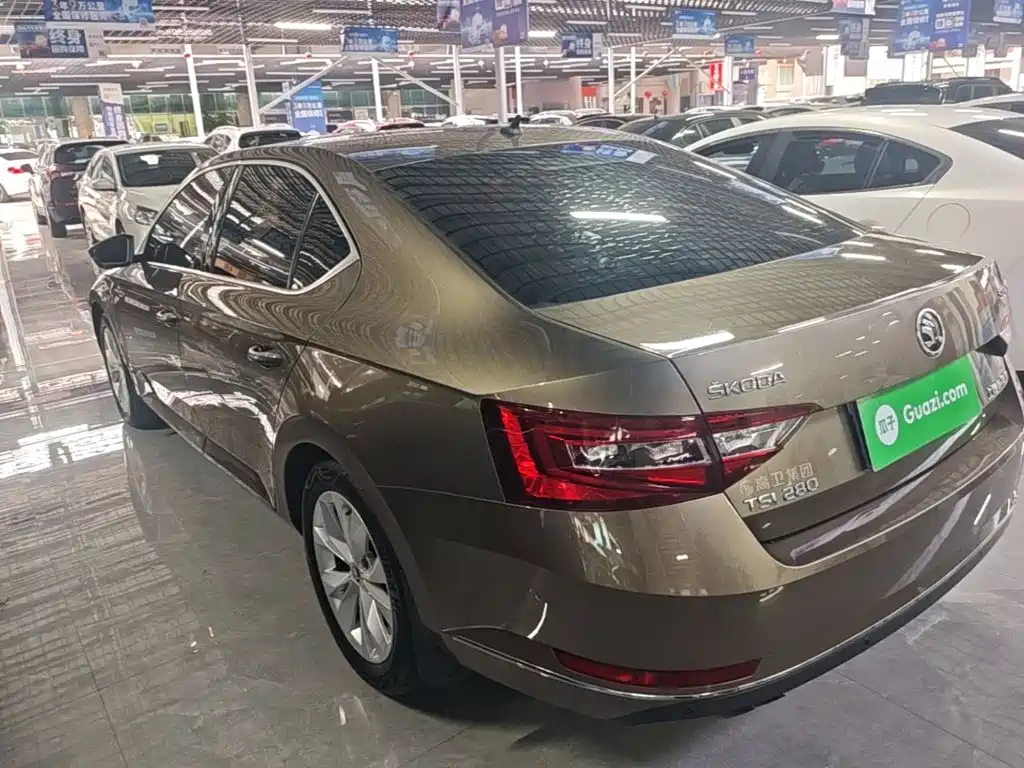 Skoda Superb — миниатюра 5