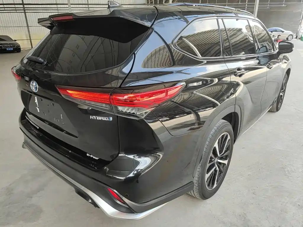 Toyota Crown Kluger — миниатюра 7