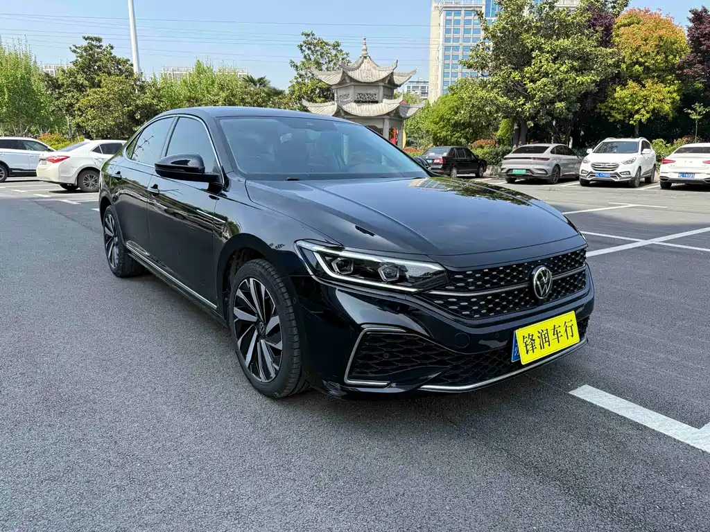Volkswagen Passat 2022 330TSI Luxury
