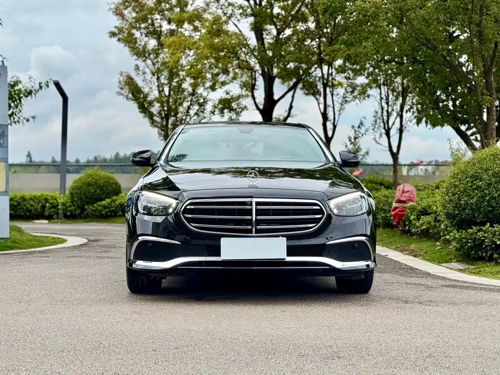 Mercedes-Benz E-Class — миниатюра 2