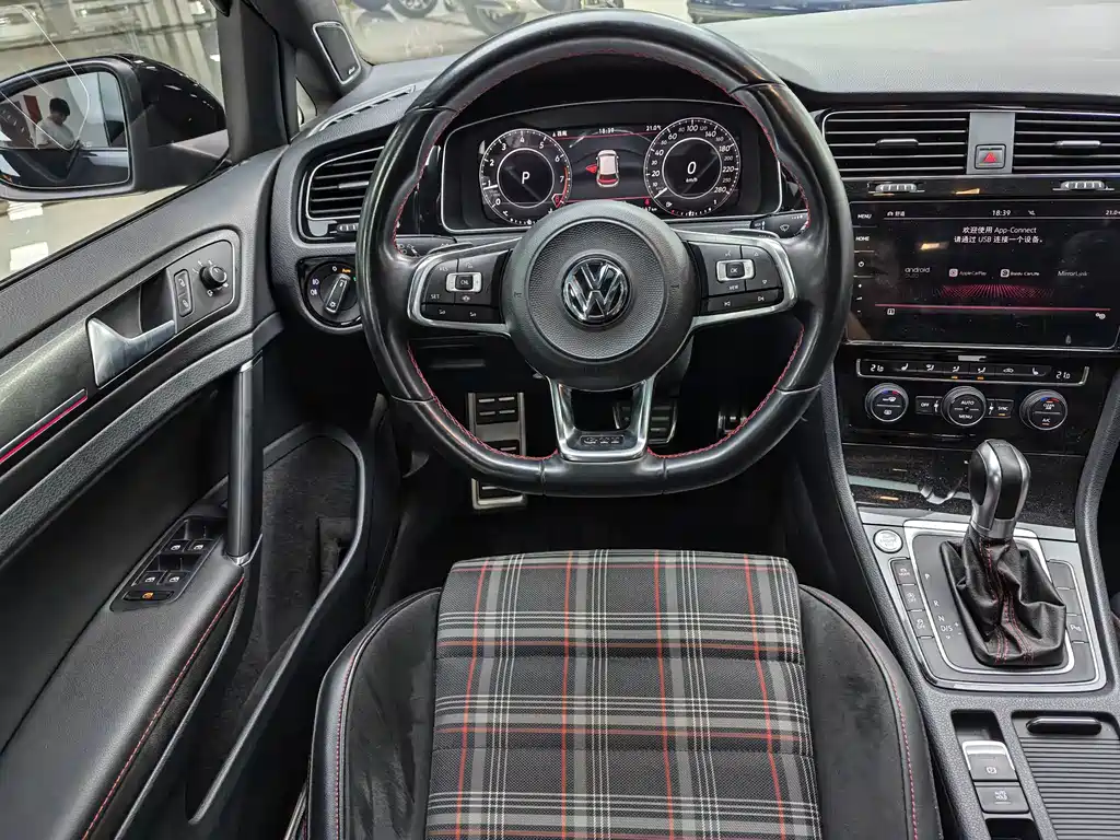 Volkswagen Golf GTI — миниатюра 12