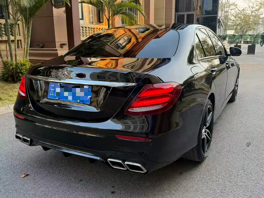 MERCEDES-BENZ E CLASS