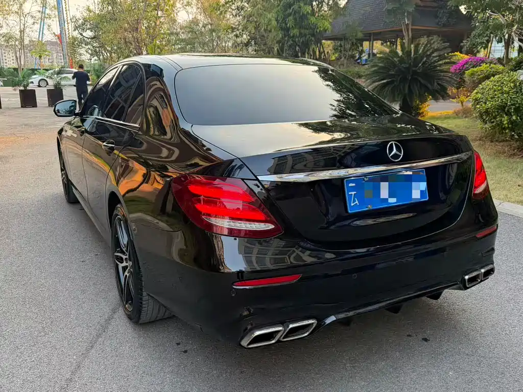 MERCEDES-BENZ E CLASS