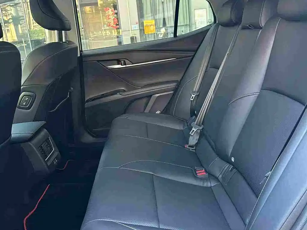 Toyota Camry — миниатюра 10