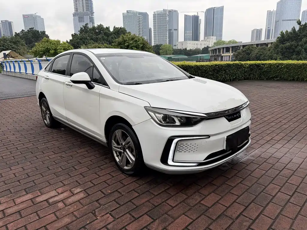 BAIC EU5