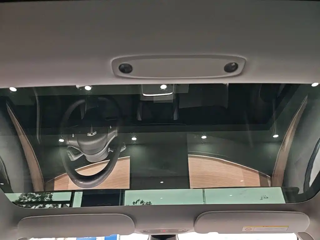 Tesla Model 3 — миниатюра 18