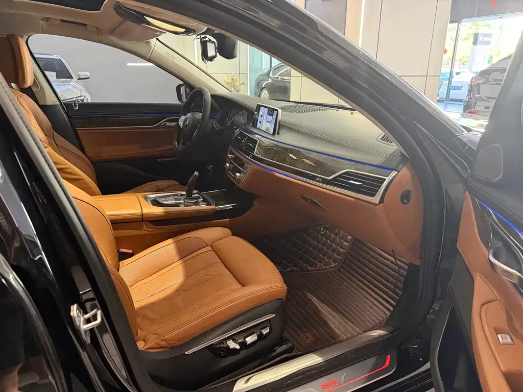 BMW 7 Series — миниатюра 6