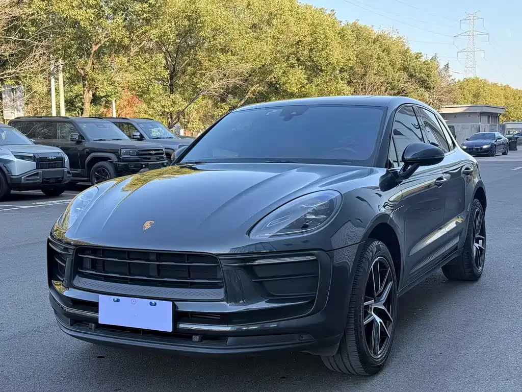 PORSCHE MACAN