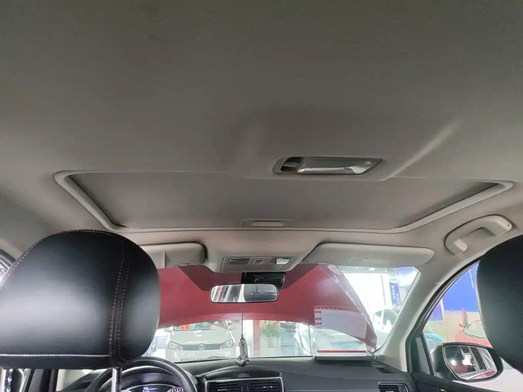 Nissan Tiida — миниатюра 18
