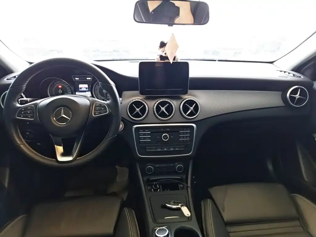 Mercedes-Benz GLA — миниатюра 10