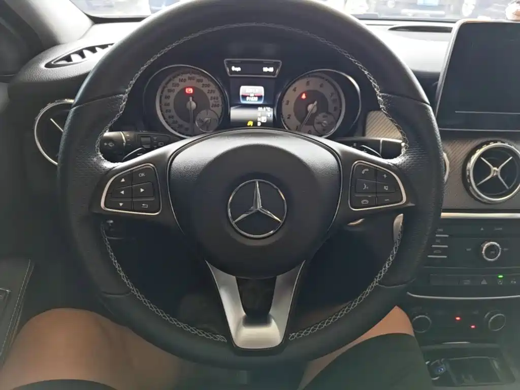 Mercedes-Benz GLA — миниатюра 11