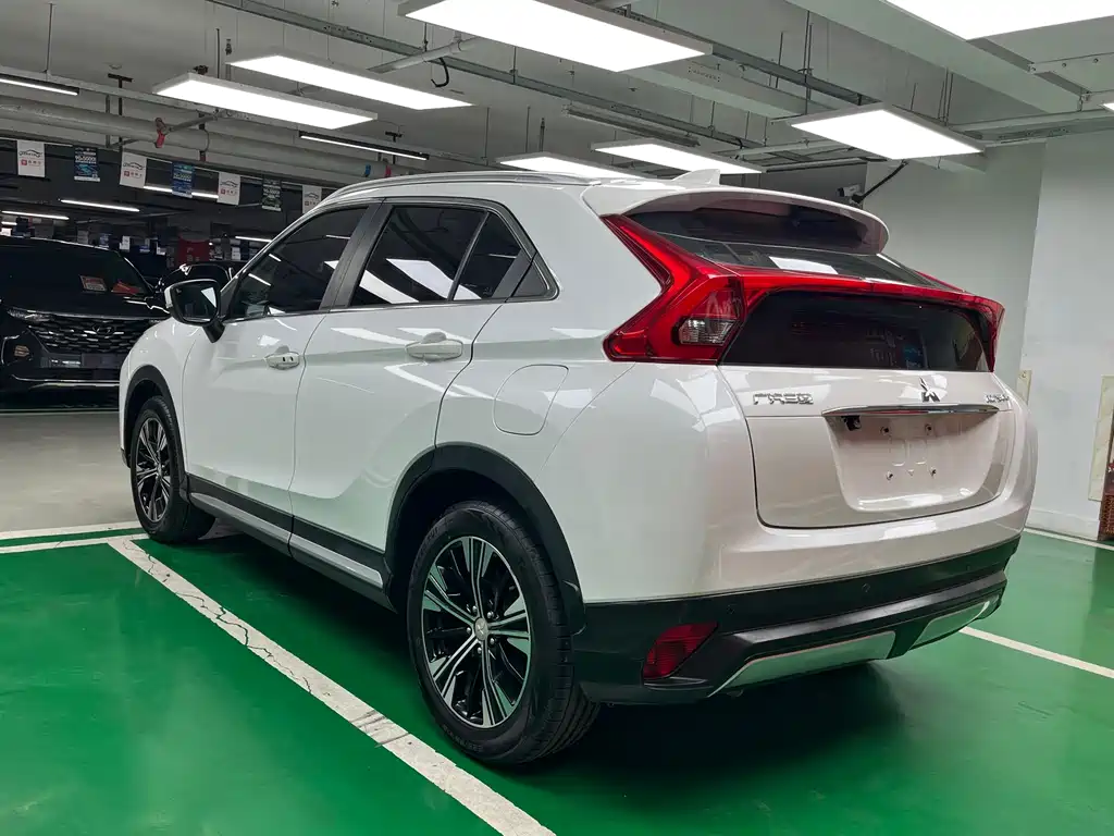 Mitsubishi Eclipse Cross — миниатюра 7