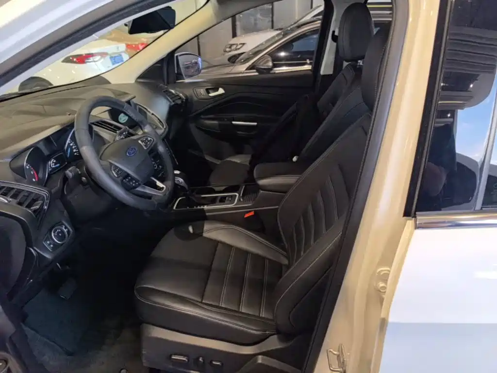 Ford Kuga — миниатюра 15