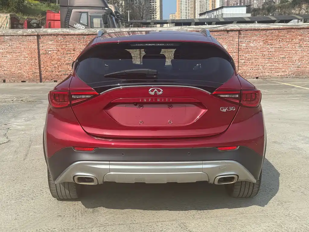 INFINITI QX30