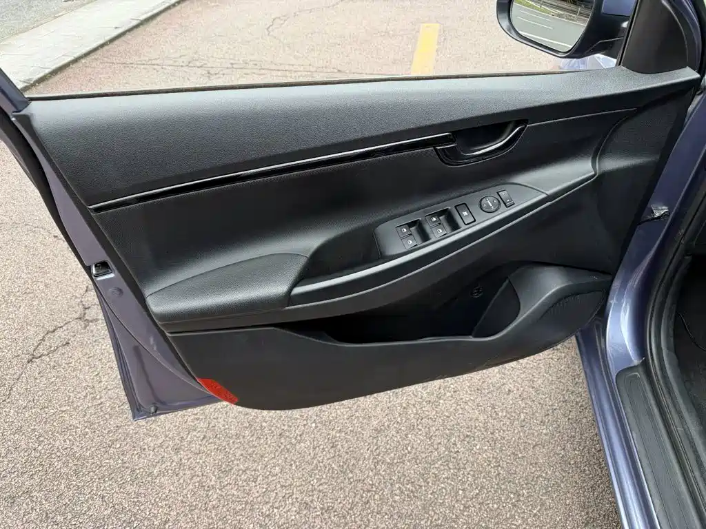 Hyundai Elantra — миниатюра 6