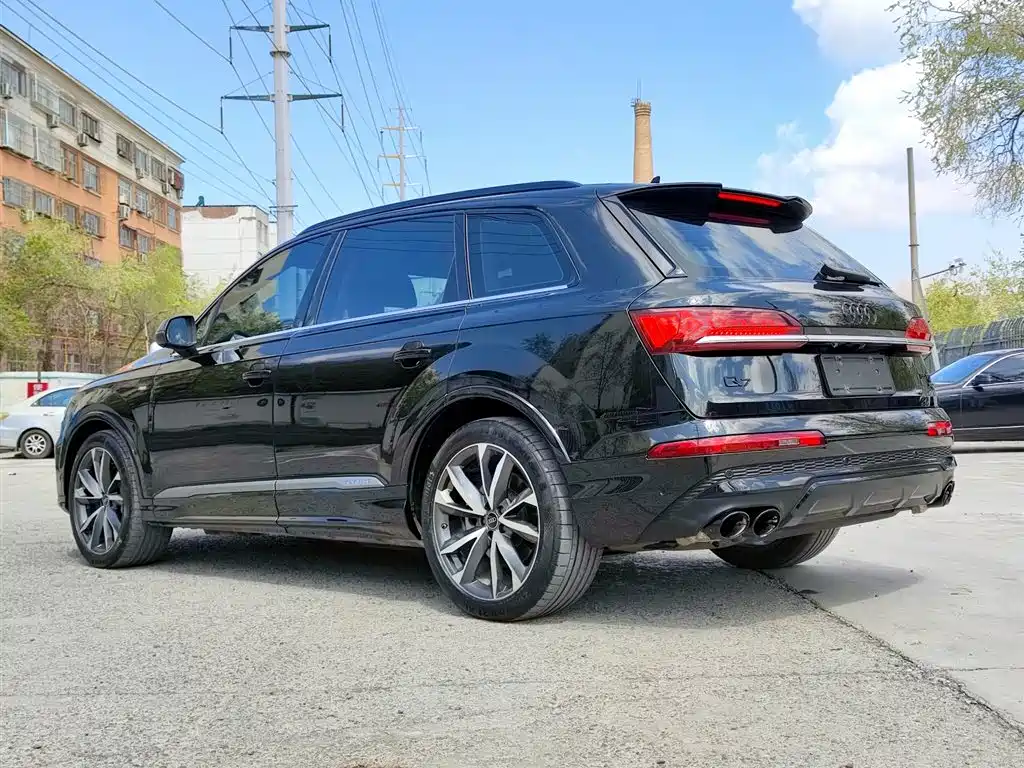 Audi Q7 2023 55 TFSI quattro S line Sport