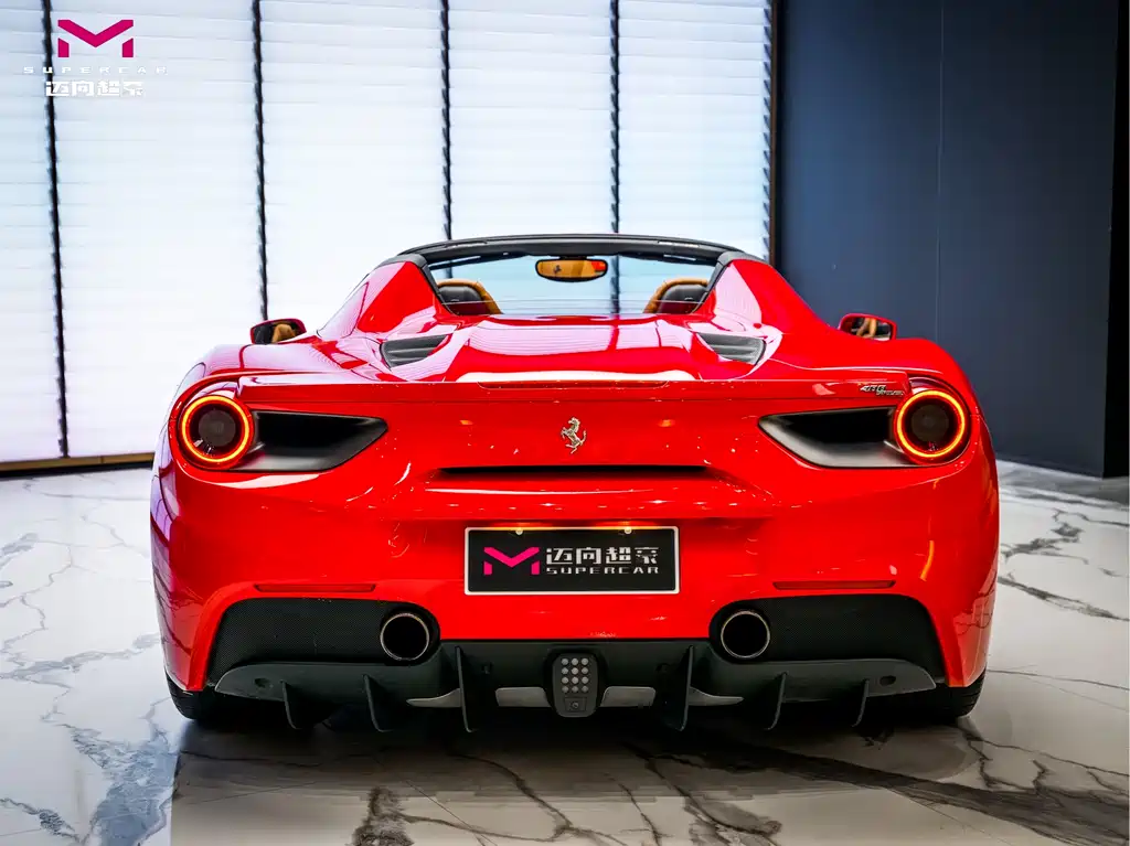 FERRARI 488