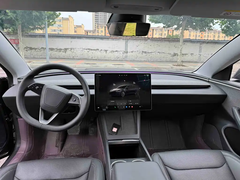 Tesla Model 3 — миниатюра 5