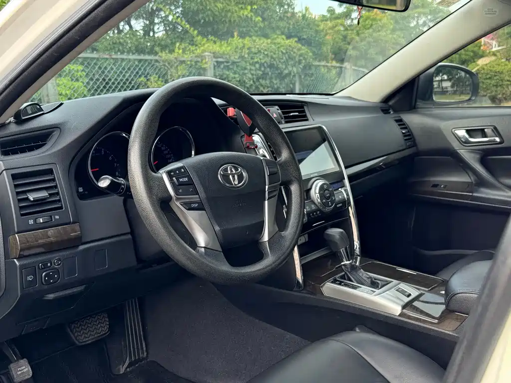 Toyota Reiz — миниатюра 8