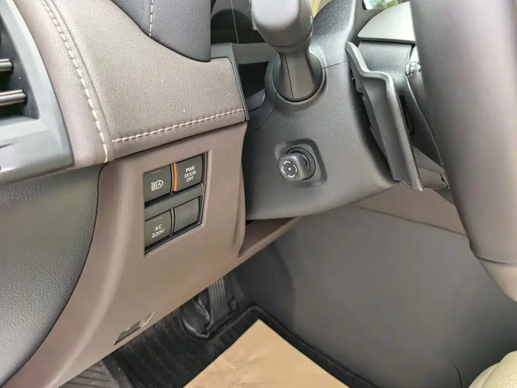Toyota Alphard — миниатюра 30