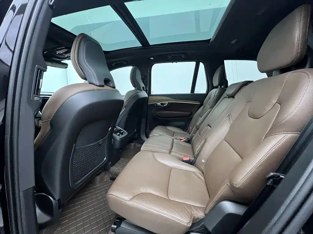 Volvo XC90 2024 B6 Luxury 7 мест