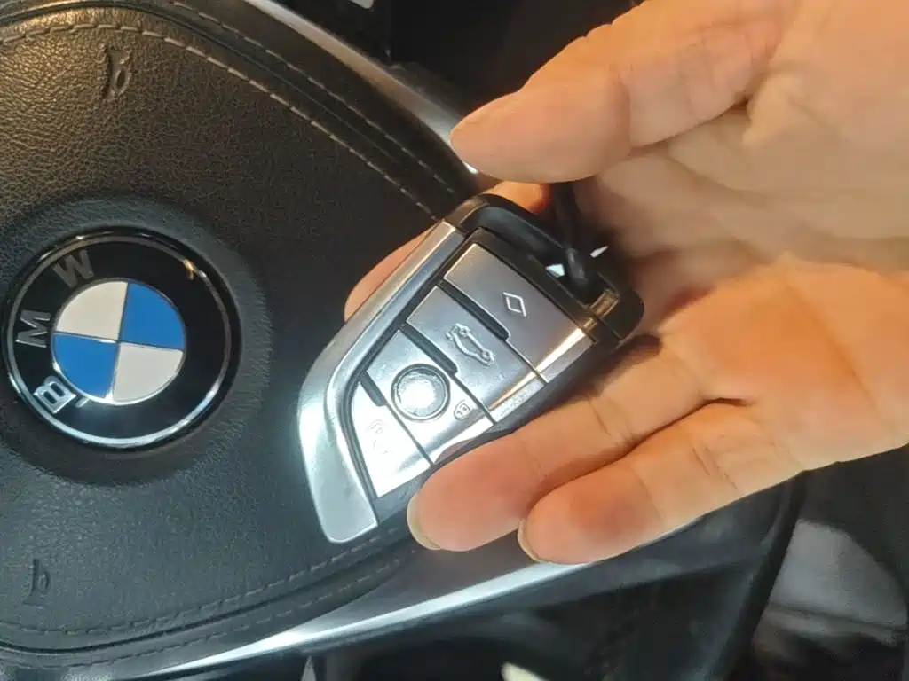BMW 5 Series — миниатюра 9