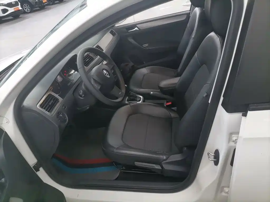 Skoda Rapid Spaceback — миниатюра 15