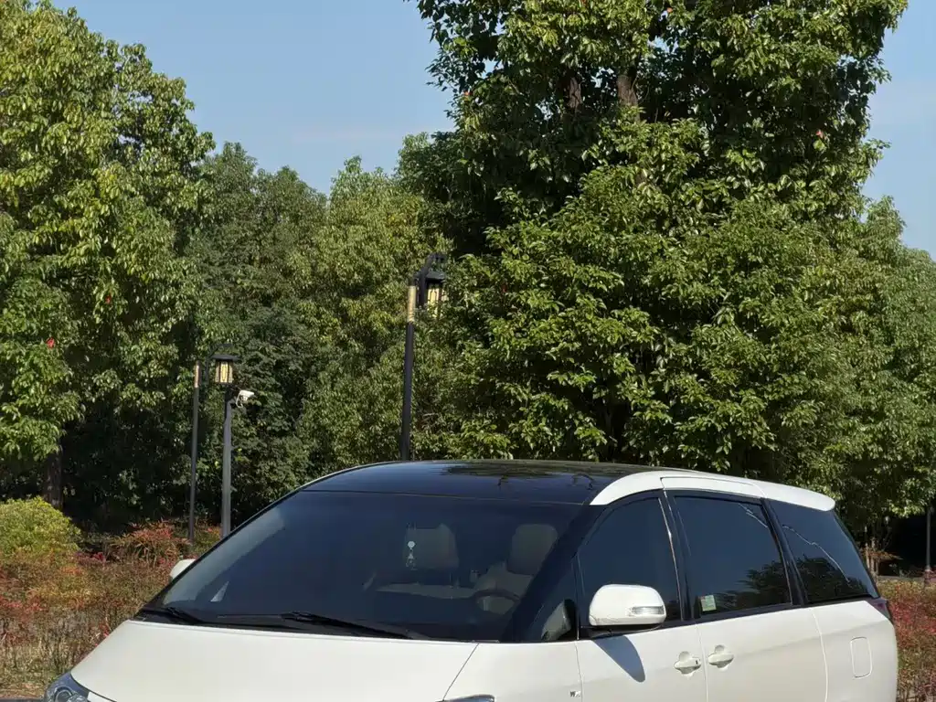 Toyota Previa — миниатюра 2