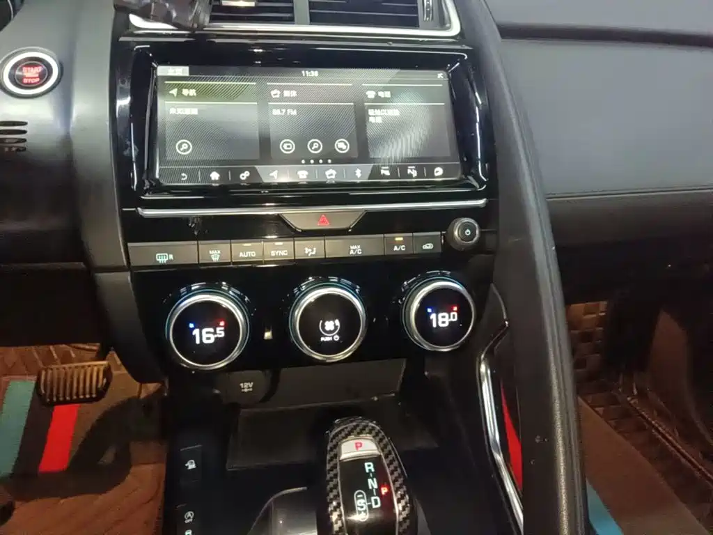 Jaguar E-PACE — миниатюра 13