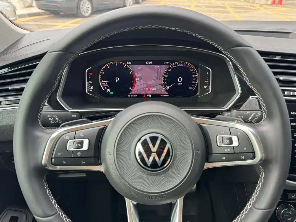 Volkswagen Tiguan L — миниатюра 19