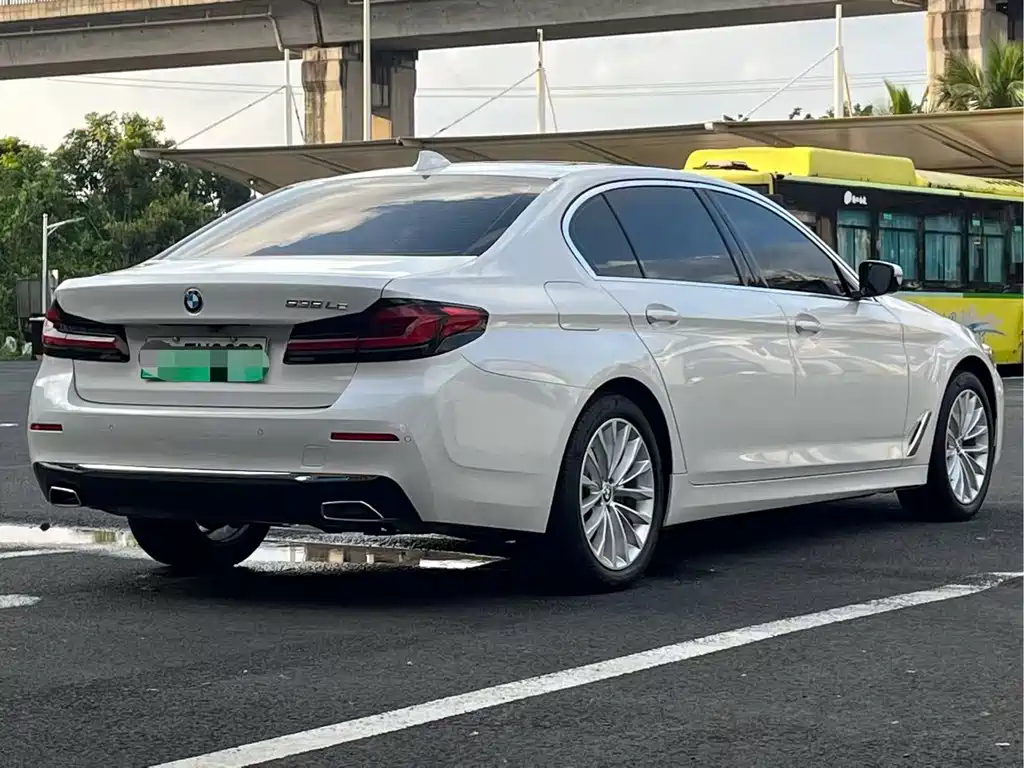 BMW 5 Series New Energy — миниатюра 9