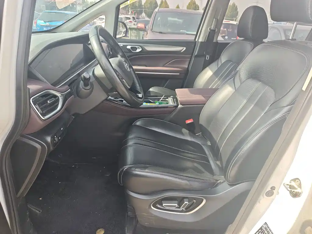 GAC Trumpchi M6 2023 — фото 4