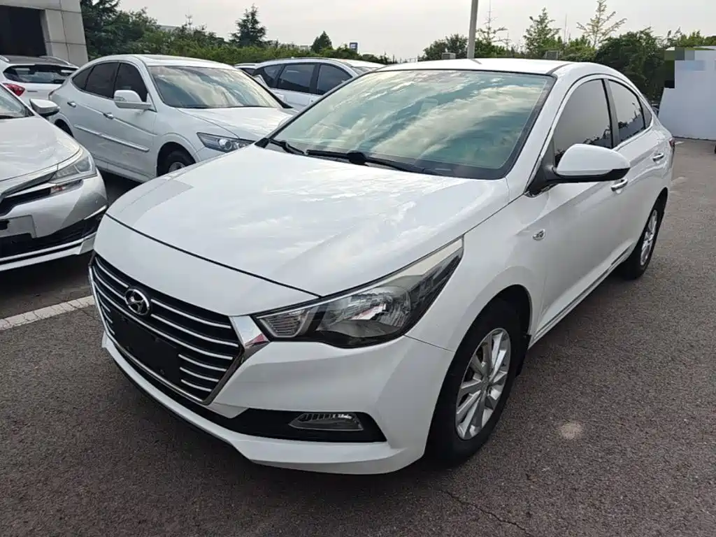Hyundai Verna - фото 2
