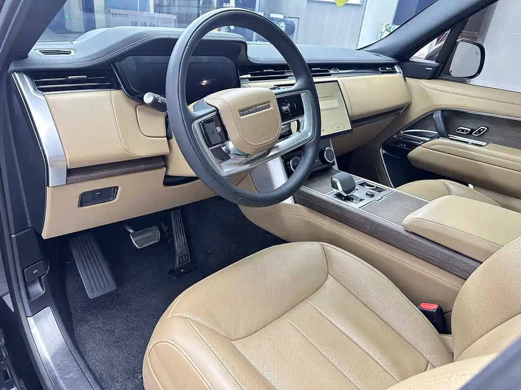 Land Rover Range Rover 2023 3.0 L6 400PS Long Wheelbase