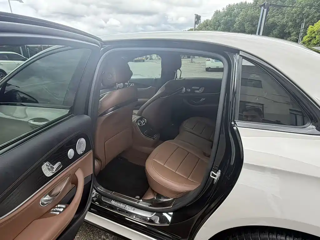 Mercedes-Benz E-Class — миниатюра 5